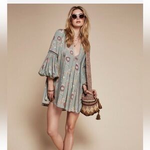 Like new FP Just the two of us tunic
Size: Medium
Color: Blue green